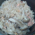 ｍｉｎａｒｉママ's cooksnap of when they made 超手抜き!!鮭とまいたけの炊き込み御飯.