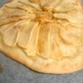 petiller's cooksnap of when they made あまったピザ生地で。デザートりんごピザ！.