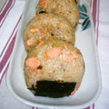 はっちぃ8's cooksnap of when they made 鮭とわかめの炊き込みご飯.