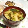 バカリャウ's cooksnap of when they made 簡単味噌汁（わかめ、油揚げ）.