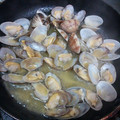 azure☆'s cooksnap of when they made つぼみ丸の簡単あさりの酒蒸し.