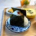 かっちゃん杉's cooksnap of when they made 梅干しと鮭の二刀流おにぎり.
