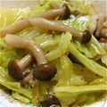 リトルクック船長's cooksnap of when they made キャベツとしめじ☆ニンニク炒め.
