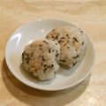 uguisumam's cooksnap of when they made 揚げ玉・塩昆布おにぎり　.