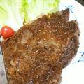 あっちゅう's cooksnap of when they made スーパーの安いステーキ肉を旨く焼くコツ。.