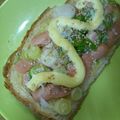 ｊ−ｊ−ｆ's cooksnap of when they made ウインナーと葱の和トースト.