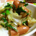 naokinawa's cooksnap of when they made ソーセージとセロリの葉のにんにく炒め.