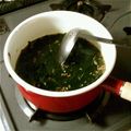 ☆もつさん☆'s cooksnap of when they made ダシダでインスタント韓国わかめスープ.