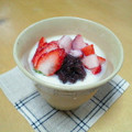 howaiku's cooksnap of when they made 美容にも☆　いちごとあんこのヨーグルト.