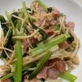 ゆみらんたん's cooksnap of when they made 小松菜とえのきとベーコンの中華風炒め.