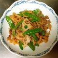 mt_eiko's cooksnap of when they made レンコンとスナップエンドウのピリ辛炒め.