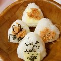 るらちゃん's cooksnap of when they made 鮭フレークとチーズのおにぎり.