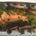トニーの嫁's cooksnap of when they made ルクエで☆お皿で☆生鮭としめじの蒸しもの.