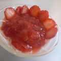 tomokoshiawase's cooksnap of when they made 苺デザートソースでお洒落ヨーグルト！.