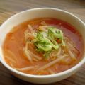 たかにゃん２'s cooksnap of when they made 簡単キムチもやしみそ汁.