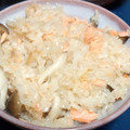 みなと_nami's cooksnap of when they made 炊飯器で♪きのこと鮭のおこわ.