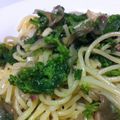 marisa0x0's cooksnap of when they made 菜の花とアンチョビとシメジのパスタ.