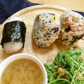 komutatata's cooksnap of when they made 塩こんぶとシャケのゴマおにぎり.
