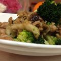 悠クマトラママ's cooksnap of when they made にんにく風味きのことブロッコリーの炒め物.