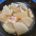 しゅがーぐらいだー's cooksnap of when they made ほっこりするね☆大根とベーコンの煮物.