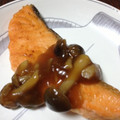 いずみん0123's cooksnap of when they made ごま油で！鮭の和風ムニエルきのこソース.