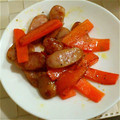 cha_nyon's cooksnap of when they made ☆人参 と ソーセージ の 炒め物☆.
