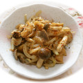 ☆AMR☆'s cooksnap of when they made ピリ辛！シメジと油揚げの炒め物.