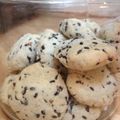 Naoza's cooksnap of when they made 卵、バターなしの黒ゴマさくさくクッキー.