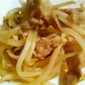ハルニョッキ's cooksnap of when they made もやしと豚こまのオイマヨ炒め.