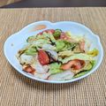朔耶's cooksnap of when they made レタスときゅうりとトマトの塩昆布あえ.