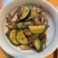 kokko37's cooksnap of when they made 簡単！ズッキーニと舞茸の麺つゆ炒め.