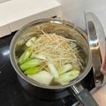 ٩(^‿^)۶'s cooksnap of when they made 鍋だしは買う必要なし！鶏ガラスープ塩鍋.