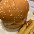 見習いユカママ's cooksnap of when they made 家で再現☆月見チーズバーガー(バーグ).