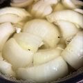 料理初心者レベル1's cooksnap of when they made 丸ごと♪新玉ねぎのコンソメスープ♪.