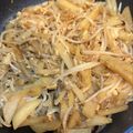 hananana☆☆'s cooksnap of when they made 無限もやし・じゃがいもバター醤油炒め.