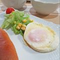 イベ長's cooksnap of when they made 朝食に✿簡単チーズの目玉焼き.