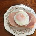 Ruriluru's cooksnap of when they made 目玉焼きハムトースト.