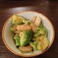gkaneyama's cooksnap of when they made えびとアボガドのガーリック炒め.