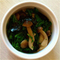 みょごろ's cooksnap of when they made 簡単！春菊とブナシメジで前菜！.