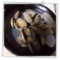 ローズ☆ドバイ's cooksnap of when they made 簡単！あさりのバター酒蒸し.