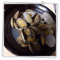 ローズ☆ドバイ's cooksnap of when they made 簡単！あさりのバター酒蒸し.