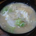 ゆみにゃむ's cooksnap of when they made レタスと油揚げのお味噌汁.