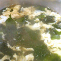 いーにく's cooksnap of when they made わかめと卵のスープ.