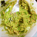 RieHi's cooksnap of when they made 簡単！うまーーーなアボカドのゴマ和え.