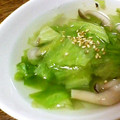 pumilala's cooksnap of when they made 簡単おいし！ゴマ香るレタスときのこスープ.