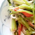 はりちゃん☆'s cooksnap of when they made 三つ葉とカニカマの和え物.