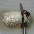 サーフブレイド's cooksnap of when they made 母直伝！ズボラ手間無し。えのきの処理♪.