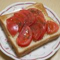 ケンコウママ's cooksnap of when they made ガーリックトマトトースト.