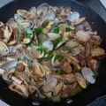 reiyan1956's cooksnap of when they made アサリのワイン蒸し(酒でも！).