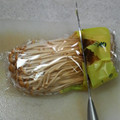サーフブレイド's cooksnap of when they made 母直伝！ズボラ手間無し。えのきの処理♪.